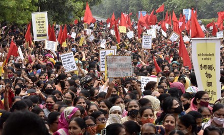 Anganwadi Workers Protest Outside Delhi Secretariat Demand Hike In