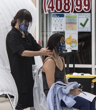 Beautician Cuts Womens Hair Outside Wonder Editorial Stock Photo