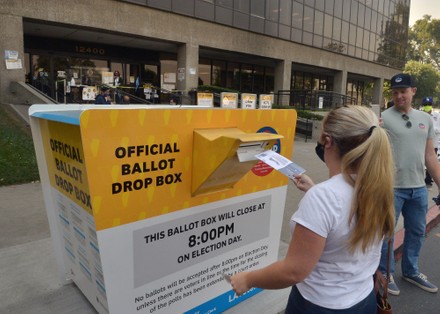 9 Offical Ballot Drop Off Box Stock Pictures, Editorial Images And ...