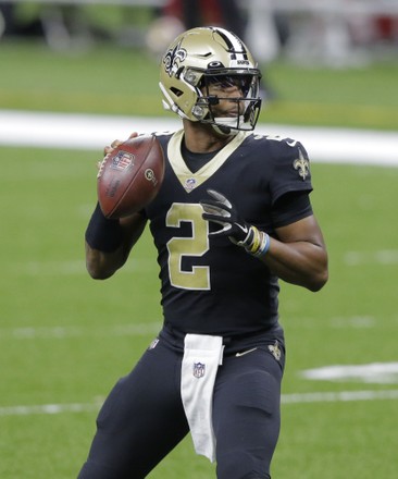 New Orleans Saints head coach Sean Payton paces the sidelines of the  Louisiana Superdome during the