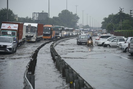 Heavy Rain Lashes Delhi-NCR, Several Areas Waterlogged, GUrugram ...