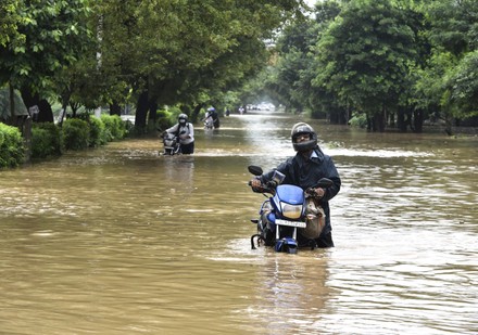 Heavy Rain Lashes Delhi-NCR, Several Areas Waterlogged, GUrugram ...