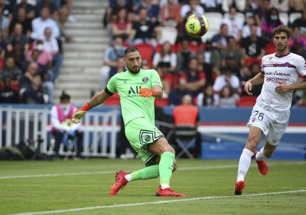 Clermont Foot 0-0 Paris Saint-Germain: Kylian Mbappe and co left frustrated  in goalless draw as champions stumble - TNT Sports