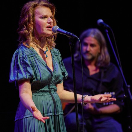 2,000 Sandra bernhard Stock Pictures, Editorial Images and Stock Photos