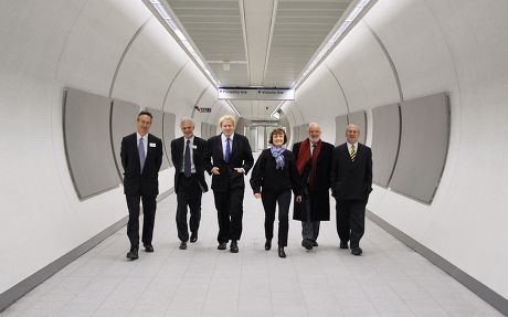 Mayor For London Boris Johnson And Minister For London Tessa Jowell Open The New Ticket Hall At King's Cross St. Pancras Station Today With L-r Richard Parry Md London Underground Mike Crabtree Project Sponsor Lu Boris Tessa Frank Dobson Mp And Tran