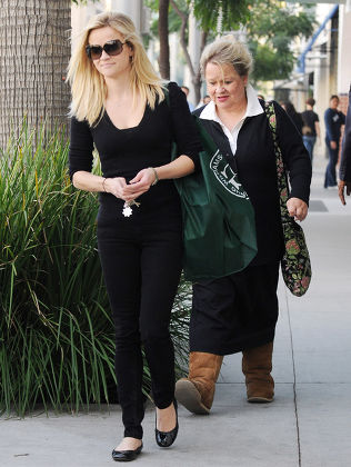 Reese Witherspoon Christmas shopping, Los Angeles, America - 02 Dec 2010