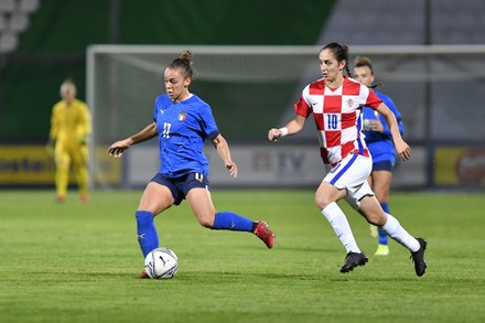 Valentina Giacinti of Italy and Katarina Pranjes of Croatia in