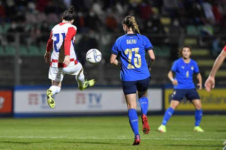 Valentina Giacinti of Italy and Katarina Pranjes of Croatia in