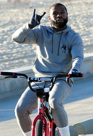 Exclusive - Floyd Mayweather Spotted Out For An Early Evening Bike Ride ...