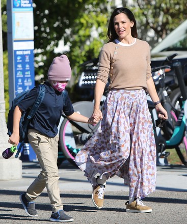 Jennifer Garner picks up Samuel Affleck from school, Los Angeles, California, USA - 26 Oct 2021