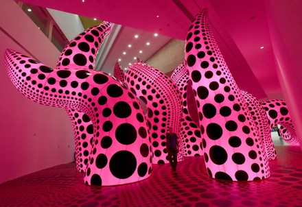 Journalists Look At The Exhibition 'Yayoi Kusama: A Retrospective' In Tel Aviv, Israel - 31 Oct 2021
