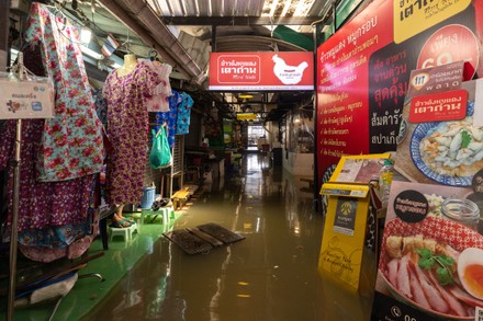 submerge clothing store