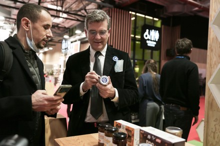 Candidate For The 2022 French Presidential Election Arnaud Montebourg Sells Honey, Paris, France - 11 Nov 2021