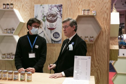 Candidate For The 2022 French Presidential Election Arnaud Montebourg Sells Honey, Paris, France - 11 Nov 2021