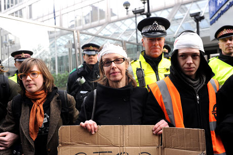 Protest organised by Susan Meadows, the mother of injured demonstrator Alfie Meadows, New Scotland Yard, London, Britain - 14 Dec 2010