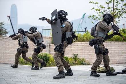 Counter Terrorism Unit Police Officers Holding Editorial Stock Photo ...