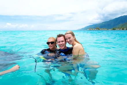Exclusive - Paris Hilton & Carter Reum Honeymoon in the South Pacific - Nov 2021