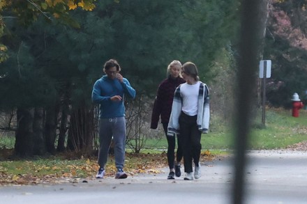 Exclusive - Gwyneth Paltrow takes a Sunday stroll with Husband Brad Falchuk in the Hamptons, New York, USA - 21 Nov 2021