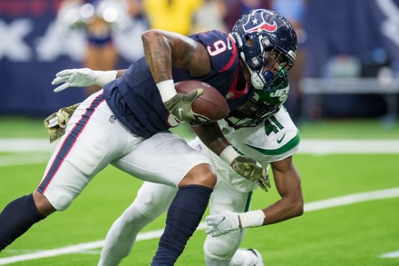 November 28, 2021: Houston Texans defensive tackle Jaleel Johnson (93) rips  the helmet off of New York Jets quarterback Zach Wilson (2) during the 2nd  quarter of an NFL football game between