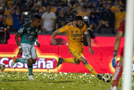 Carlos Salcedo Above Tigres Uanl Action Editorial Stock Photo - Stock ...