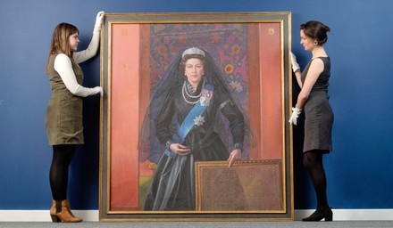Elizabeth II painting by Norman Hutchinson, Salisbury, Wilts, UK - 25 Nov 2021