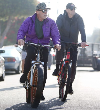 Arnold Schwarzenegger going to the gym with his friends in Santa Monica, Los Angeles, California, USA - 08 Dec 2021