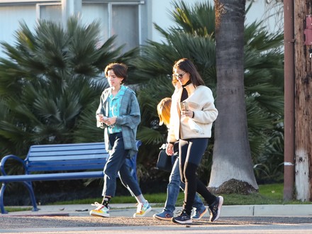 Jennifer Garner runs errands with Seraphina and Samuel, Los Angeles, USA - 15 Dec 2021