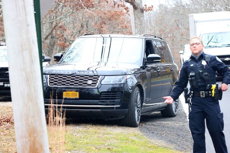 Exclusive - Police stop Alec and Hilaria Baldwin on side of the Road, The Hamptons, New York, USA - 18 Dec 2021