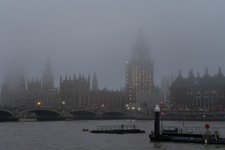 Seasonal Weather, Westminster, London, UK - 19 Dec 2021 Stock Pictures ...