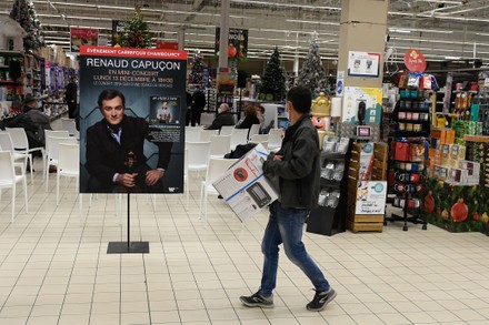 Violinist Renaud Capucon concert in a supermarket, Paris, France - 13 Dec 2021