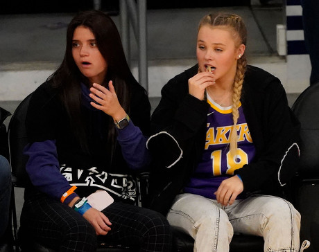 Jojo Siwa spotted as The Phoenix Suns play the Los Angeles Lakers at Staples Center, Los Angeles, California, USA - 21 Dec 2021