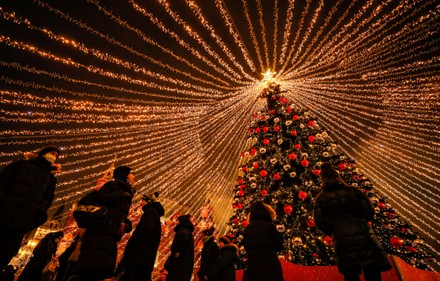 Julian Christmas Tree Lighting 2022 People Stand Front Christmas Tree Near Editorial Stock Photo - Stock Image  | Shutterstock