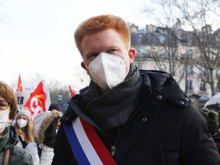 Health workers protest Paris, France - 11 Jan 2022