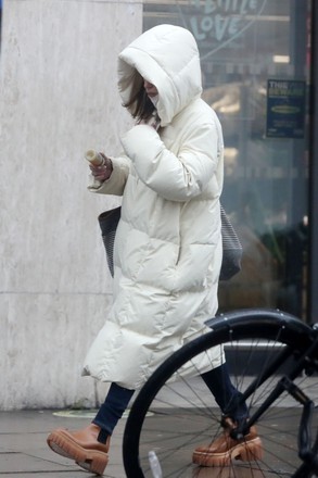 Exclusive - Emilia Clarke takes a walk in London, UK - 11 Jan 2022