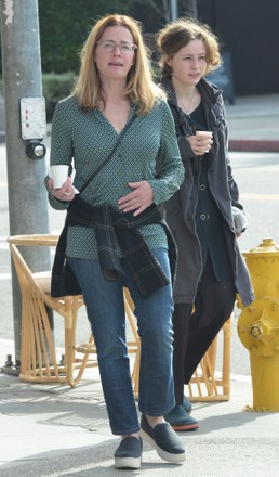 Exclusive - Elizabeth Shue and Stella Street Guggenheim grab a coffee, Venice, California, USA - 12 Jan 2022