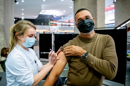 Ruud Gullit receives his covid vaccine, Rotterdam, Netherlands - 29 Dec 2021