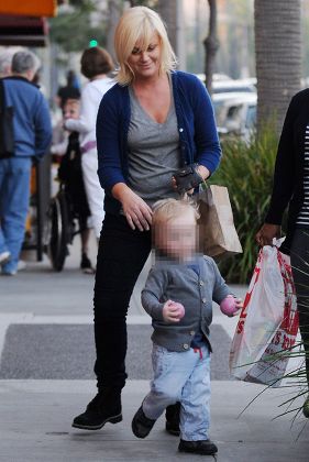 Amy Poehler and son Abel James Arnett shopping, Beverly Hills, America - 25 Jan 2011