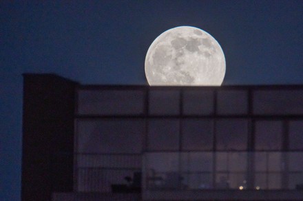 Full Wolf Moon In The Netherlands, Eindhoven - 17 Jan 2022