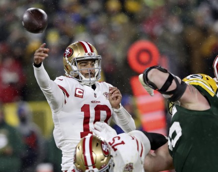 Green Bay, United States. 23rd Jan, 2022. San Francisco 49ers George Kittle  (85) makes a catch in front of Green Bay Packers Preston Smith (91) in the  second half of the NFC