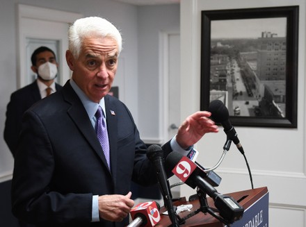 Charlie Crist Promotes Affordable Housing at Orlando Campaign Stop in US - 26 Jan 2022