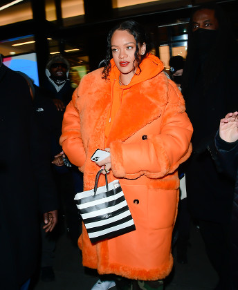 Rihanna is seen shopping at Sephora New York, USA - 26 Jan 2022