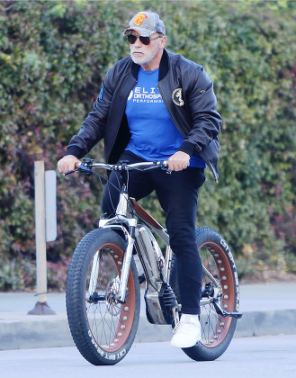 Arnold Schwarzenegger biking with his pals in Santa Monica, Los Angeles, California, USA - 26 Jan 2022