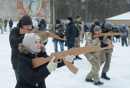 Ukrainian Territorial Defense Reservists Conduct Military Exercise Near ...