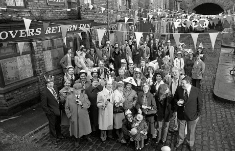 Photocall featuring cast members of the British ITV soap opera drama 'Coronation Street' at a celebration for recording its 2000th episode, Granada TV studios, Manchester, UK  - Jun 1980