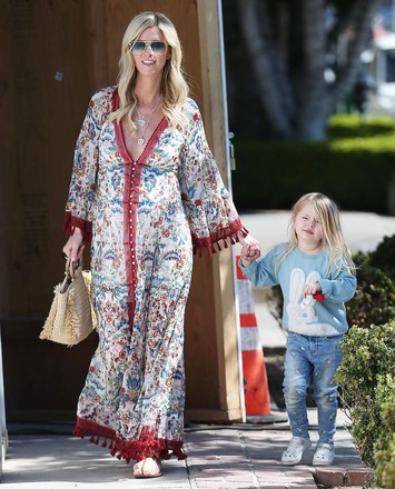 Pregnant Nicky Hilton out in Los Angeles, USA - 24 Feb 2022