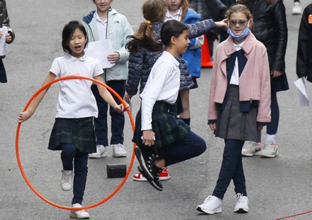 Children Jump Rope Play Street New 新闻传媒库存照片- 库存图片