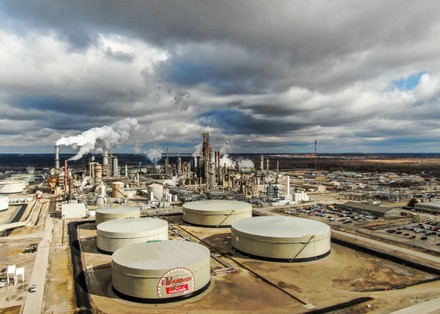 750 Crude oil refinery Stock Pictures, Editorial Images and Stock ...