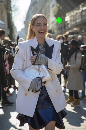 Leonie Hanne Outside Louis Vuitton Fashion Editorial Stock Photo