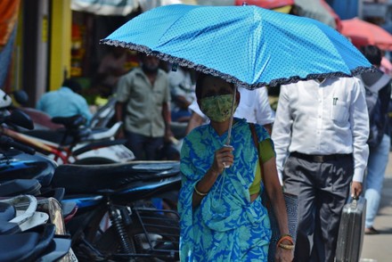 Hot And Humid Weather In Mumbai, Maharashtra, India - 14 Mar 2022 Stock ...