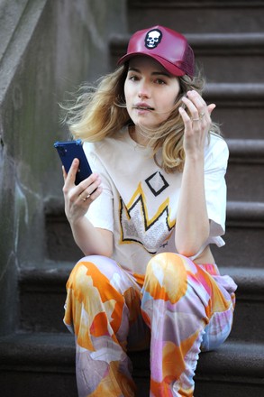 Exclusive - Willa Fitzgerald making a call on her steps, New York, USA - 15 Mar 2022